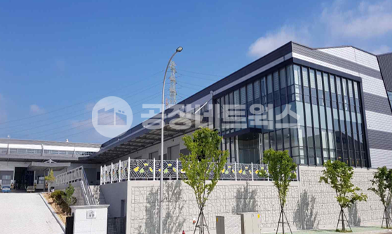 부산 기장군 장안읍 반룡리 부산 장안IC 대형 공장 매매 물류 기계 자동차관련 강추(컨테이너 작업 및 대형 물류 운용이 수월한 구조)) 매매 매물번호 10984 사진 1