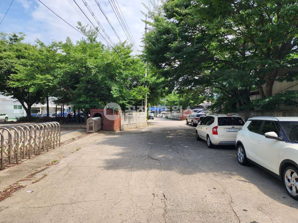 경기 화성만세구 향남읍 관리 A,B,C,D동 경기도 화성 향남 대형 공장매매 12,255㎡ (3,707) 8개동 물류제조 최적 매매 매물번호 11531 사진 30