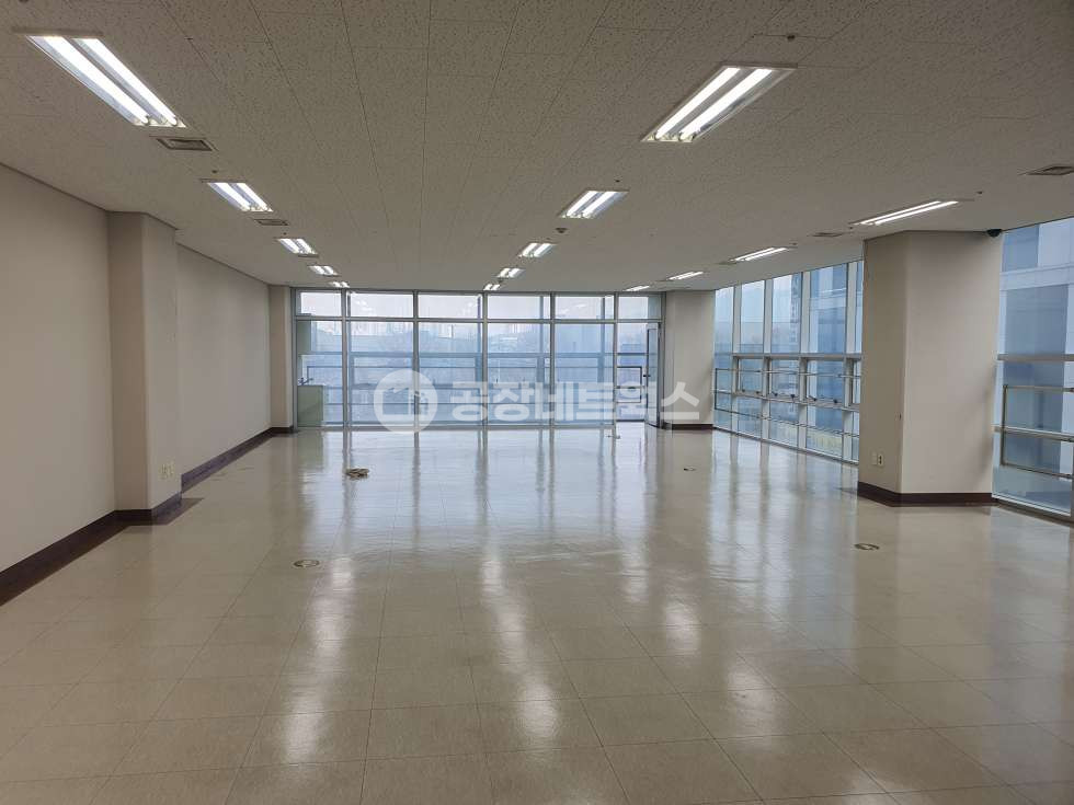 대구 달서구 신당동 대구성서지식산업센터공장매매 신당동 1320-2(이앤씨이노비즈타워)-259㎡(약78P)_2.85억원(P당364만원) 매매 매물번호 10456 사진 3