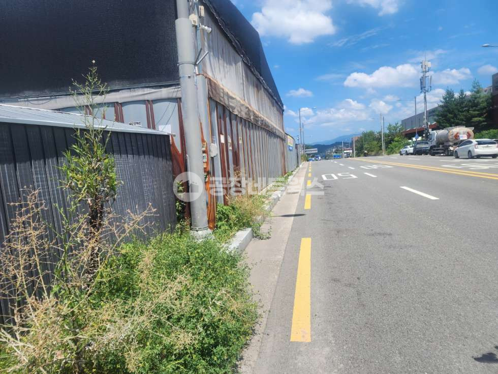 대구 서구 이현동 대구ic 신천대로 대도로 나대지 토지 땅임대 주기장 화물차 중기차 주차장 중고차수출 건축자재보관 야적장 폐타이어 목재보관 스포츠시설 임대합니다. 월세 매물번호 10547 사진 8