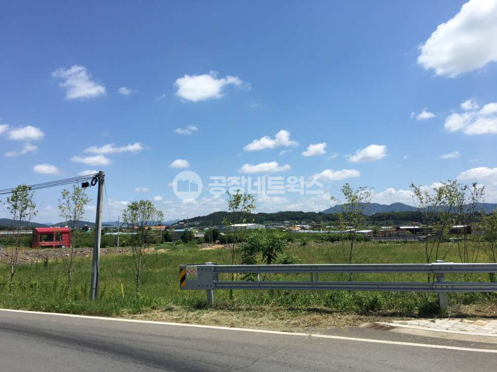 경북 영천시 금호읍 신대리 경북 금호강 뷰 자랑 명품토지 땅 나대지 임대(물류단지 차고지 대형차 주차장 또는 캠핑장) 월세 매물번호 10589 사진 1